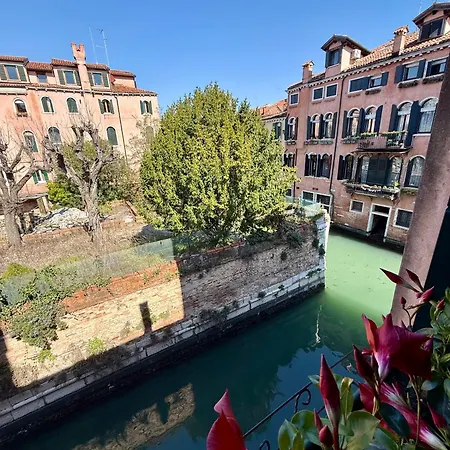 Spring House On The Canal Appartement