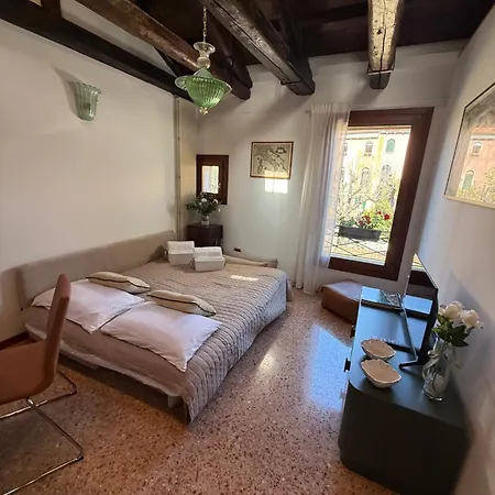 Spring House On The Canal Appartement