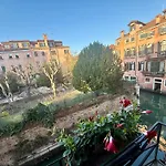 Apartamento Spring House On The Canal Veneza